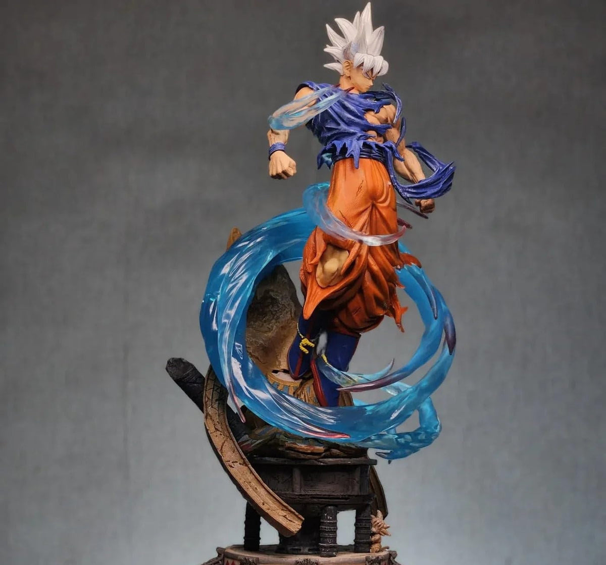 Goku Ultra Instinct Premium 49cm Figure