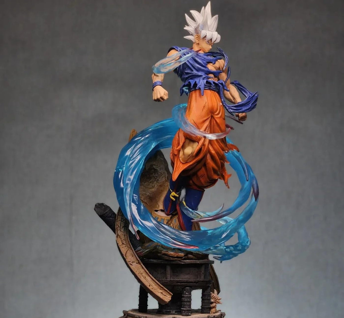 Goku Ultra Instinct Premium 49cm Figure